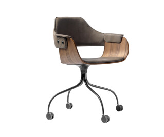 Showtime chair with wheels