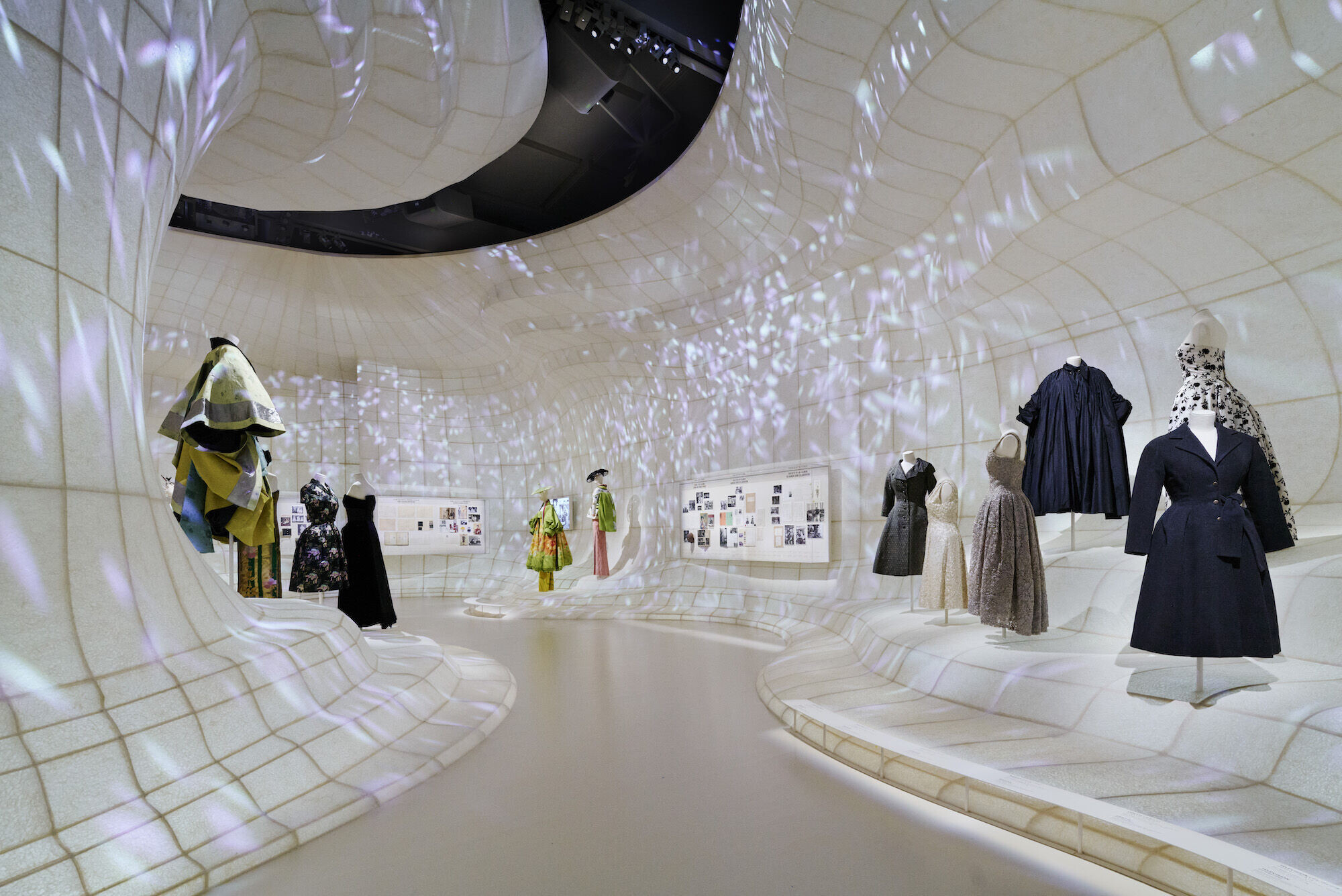 https://archello.com/story/117879/attachments/photos-videos/9 photo_credit Photography by Daici Ano, Courtesy of Dior