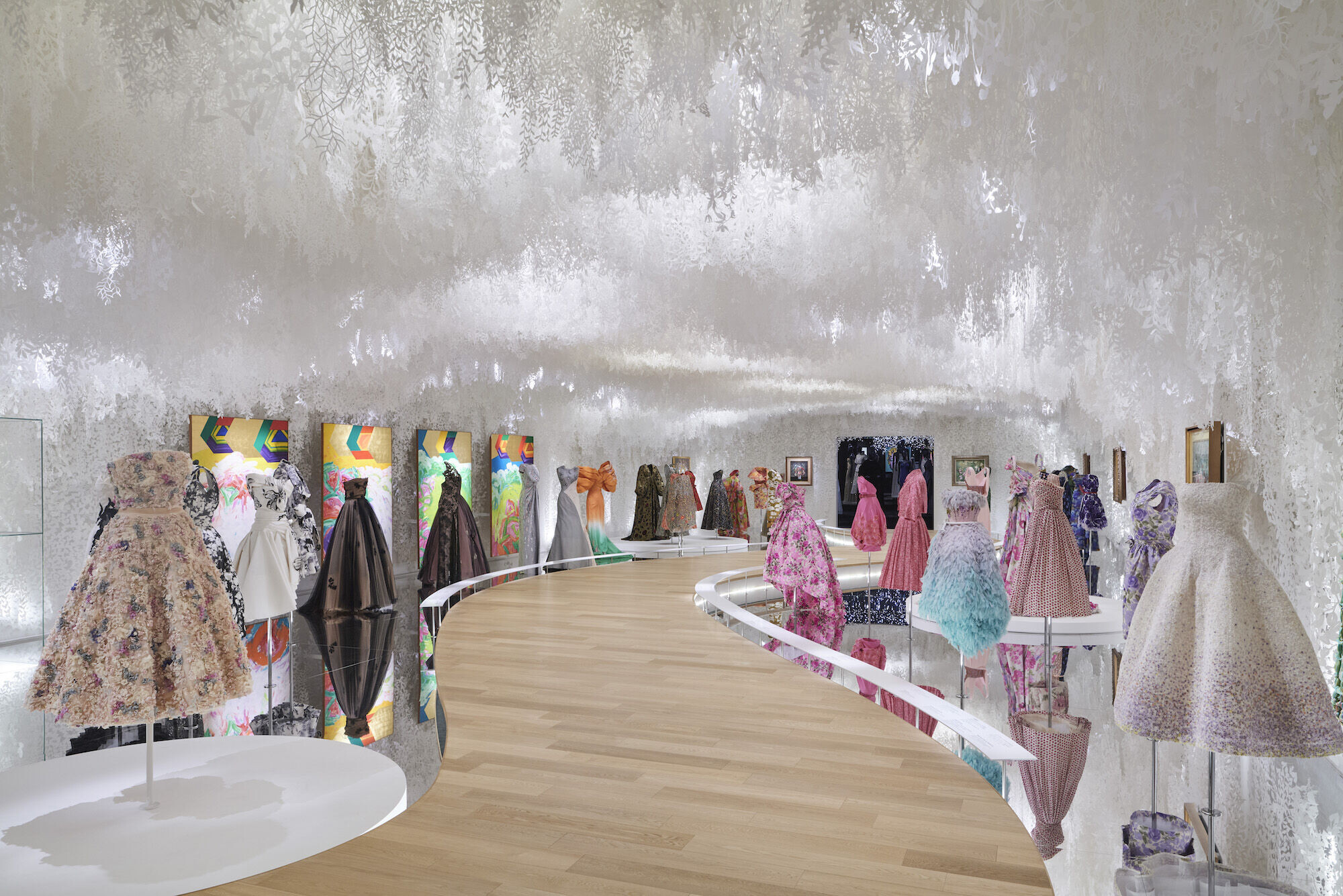https://archello.com/story/117879/attachments/photos-videos/44 photo_credit Photography by Daici Ano, Courtesy of Dior