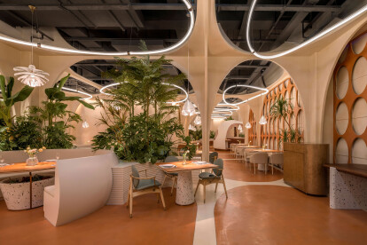 Linkchance Architects highlights Arabesque arches and flowing rhythms in the M11 Huayang restaurant