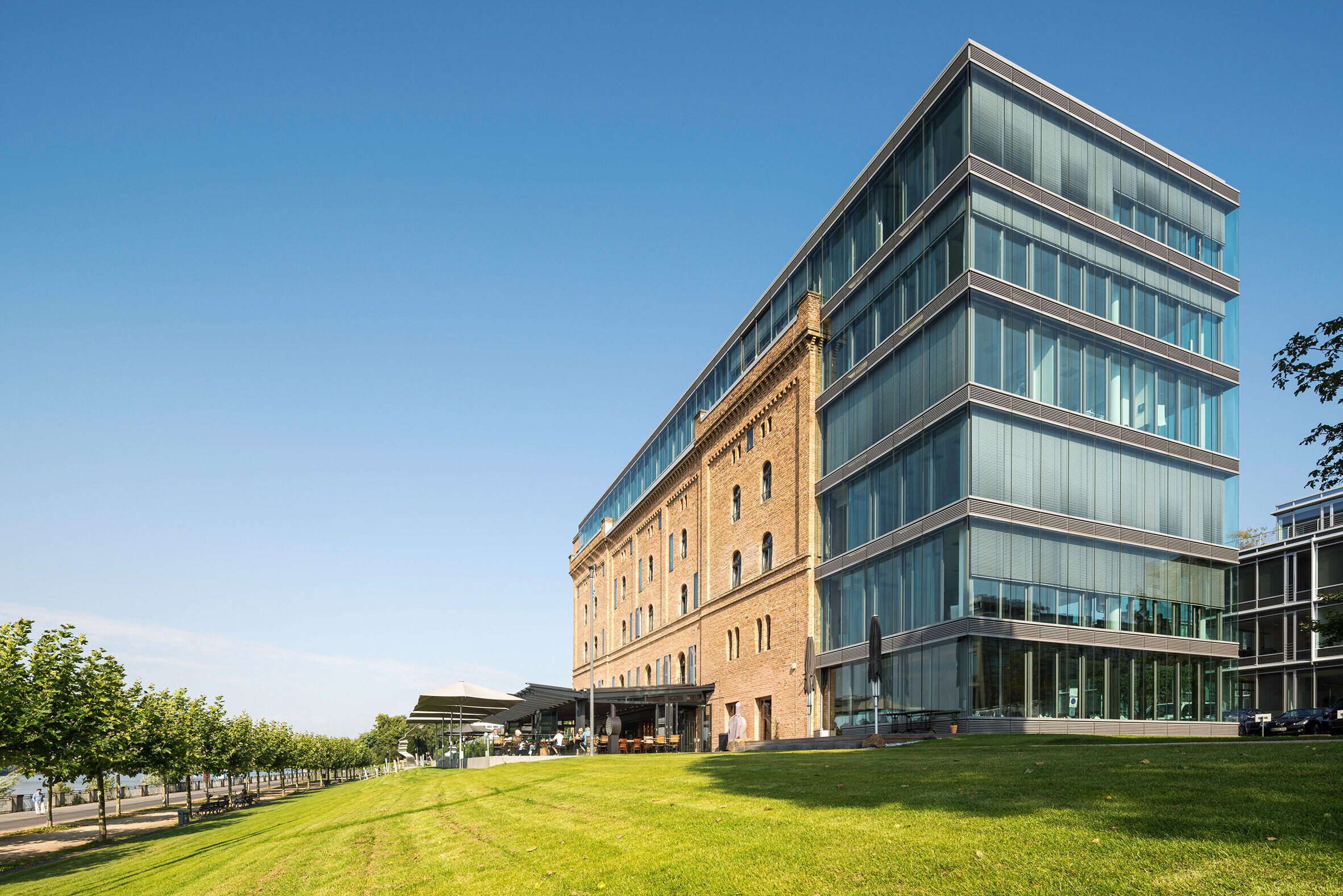 https://archello.com/story/118366/attachments/photos-videos/3 Constantin Meyer für Solarlux GmbH