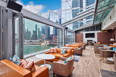 Gibsons Italia - Roof open view over Chicago River