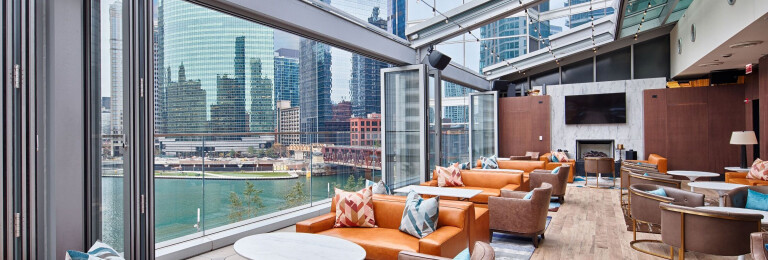 Gibsons Italia - Roof open view over Chicago River