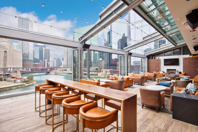 Gibsons Italia - Roof open view over Chicago River