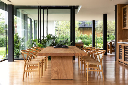 10 dining rooms featuring beautifully crafted wooden chairs