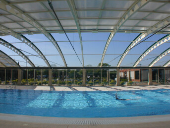 19m span curved bottom up retractable roof