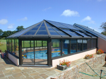 Private Home, UK, 4m span, glass retractable roof
