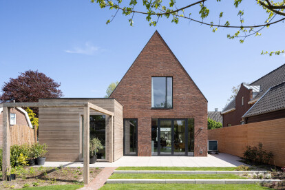 10 residences incorporating brick cladding