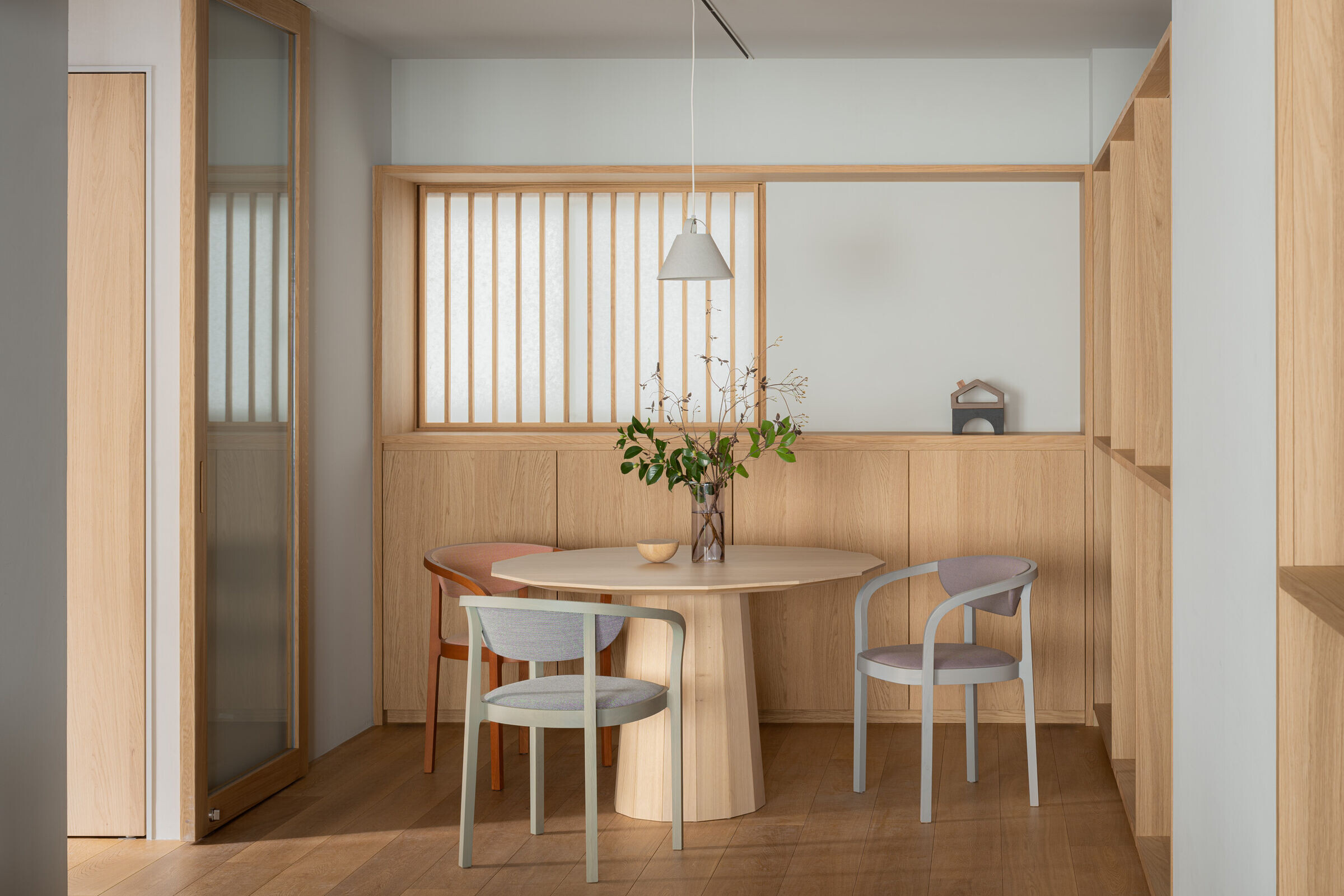 https://archello.com/story/119325/attachments/photos-videos/14 photo_credit Photographer: Tomooki Kengaku, Interior Stylist: Yumi Nakata