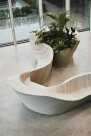 Architectenweb - Een slingerend multifunctioneel meubel uit plastic afval - Beeld 7 - Copyright Michele Margot.jpg