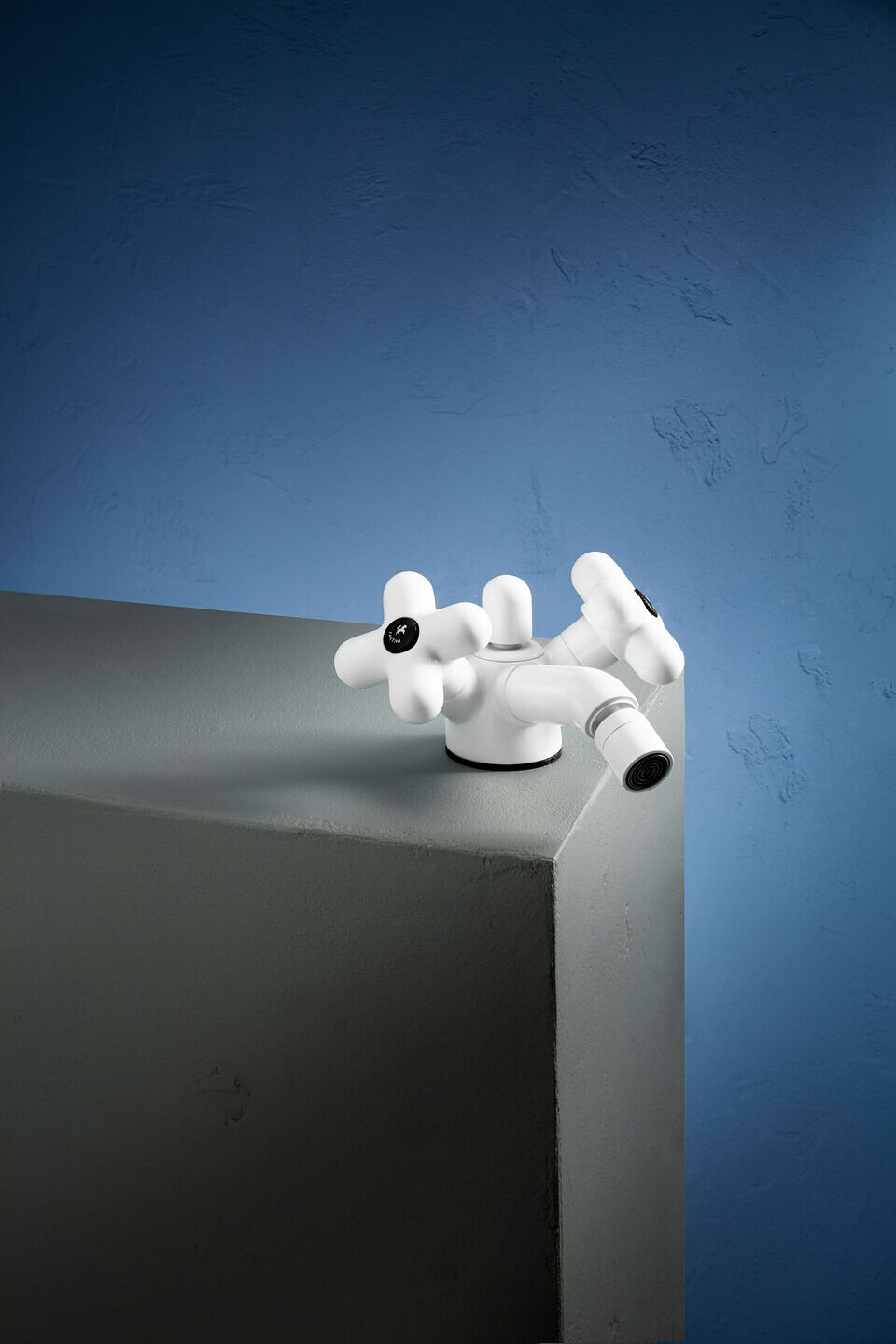 https://archello.com/product/86306/attachments/photos-videos/3