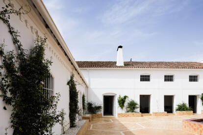 EOVASTUDIO renovates a traditional family estate reviving the ingenuity of rural landscapes in Spain