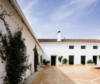 EOVASTUDIO renovates a traditional family estate reviving the ingenuity of rural landscapes in Spain