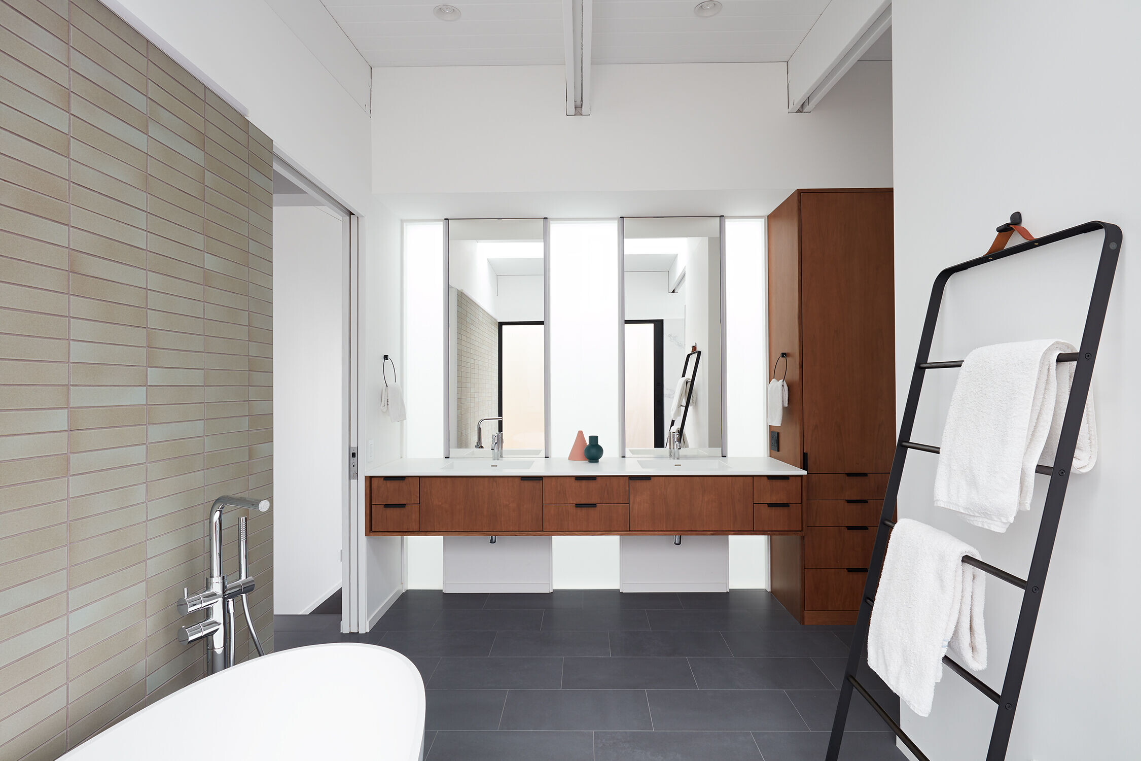 https://archello.com/story/120989/attachments/photos-videos/22
