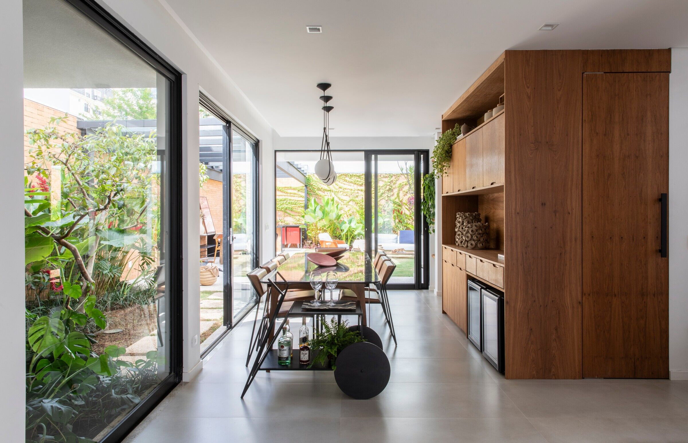 https://archello.com/story/121225/attachments/photos-videos/17 photo_credit Maíra Acayaba