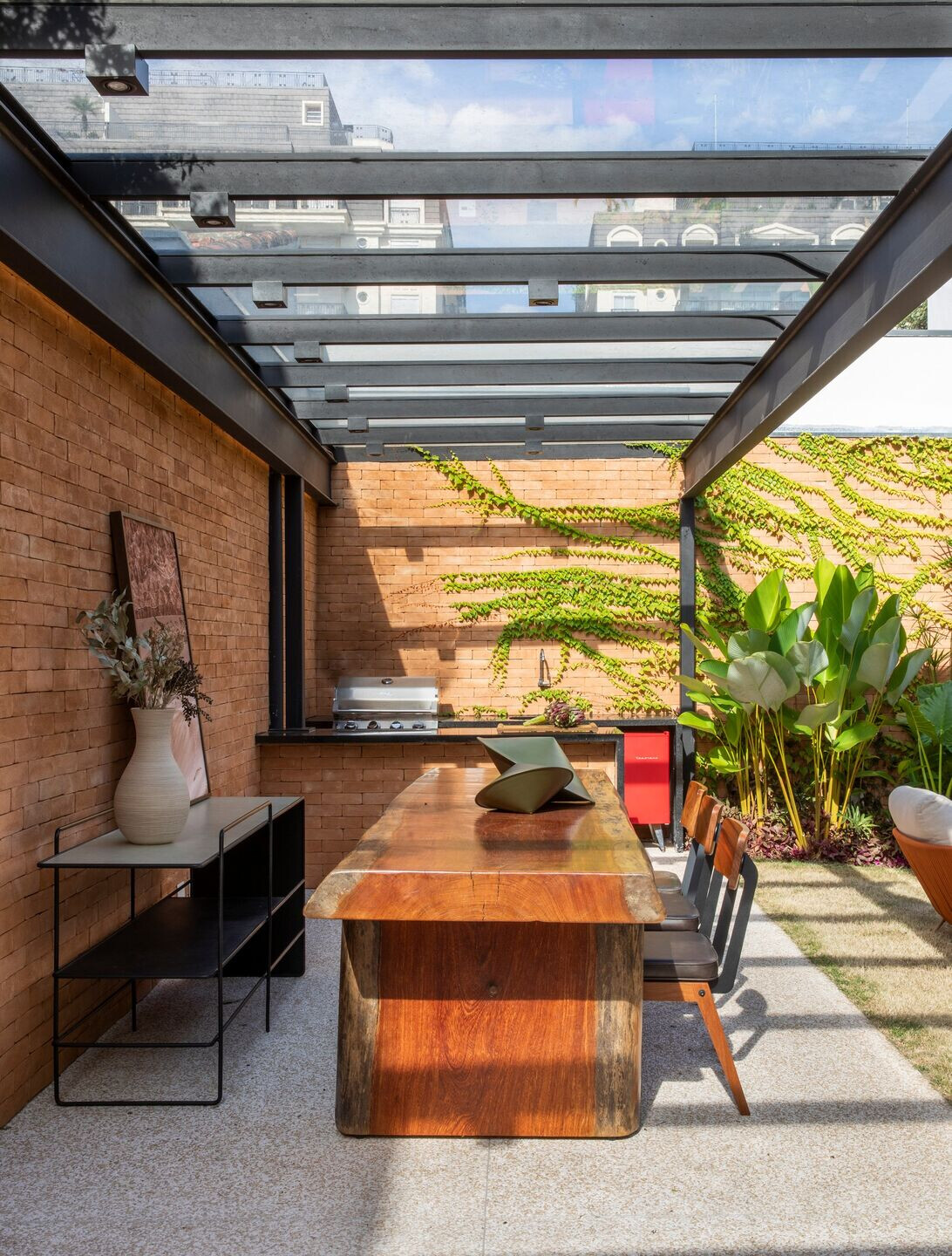 https://archello.com/story/121225/attachments/photos-videos/25 photo_credit Maíra Acayaba