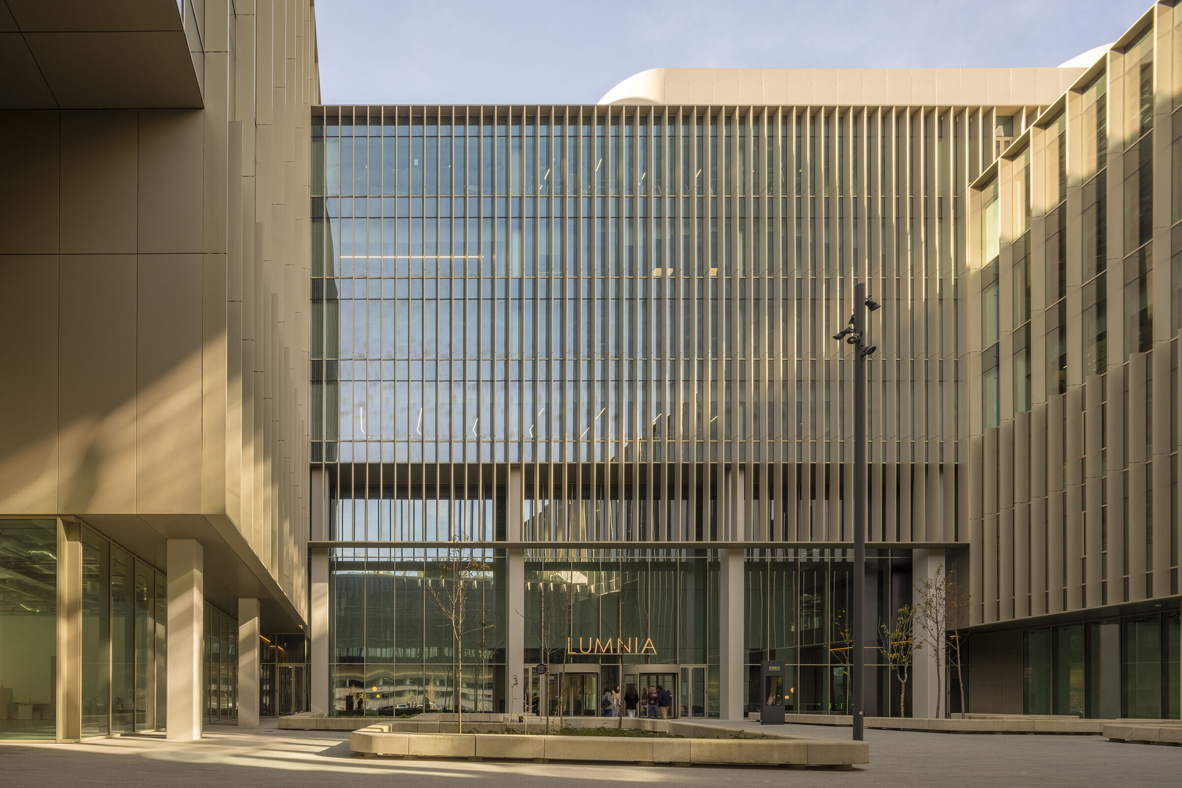 https://archello.com/story/122470/attachments/photos-videos/3 photo_credit Fernando Guerra / FG+SG