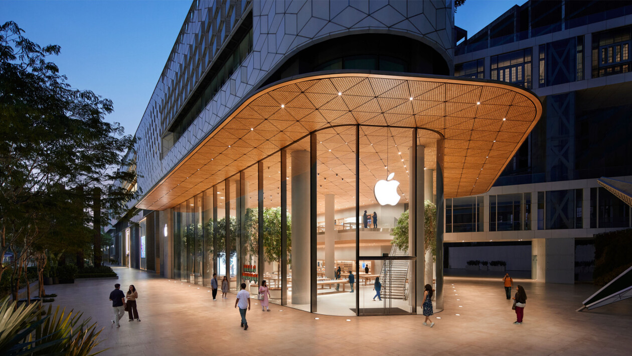 Foster + Partners and Apple complete their first flagship store in India Foster + Partners and Apple complete their first flagship store in India