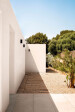 Casa modular en Menorca. Acceso y fachada lateral