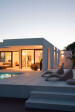 Casa modular en Menorca. Fachada y piscina