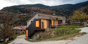 Escalera Umbral (Threshold Stairs House)