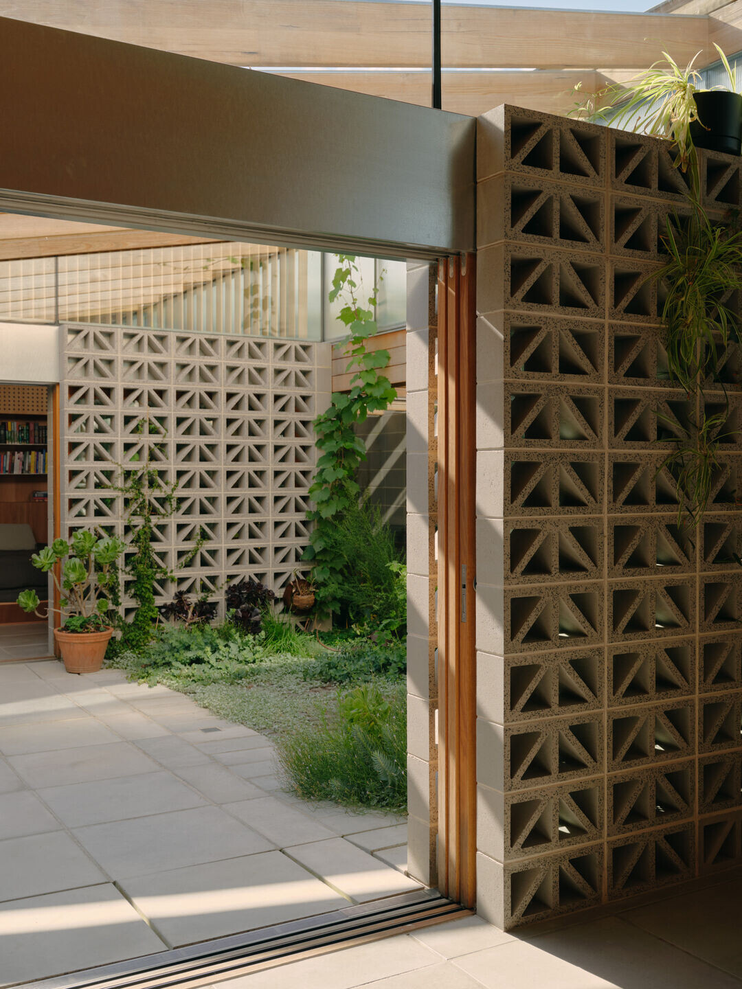 https://archello.com/story/123230/attachments/photos-videos/10 photo_credit Tom Ross