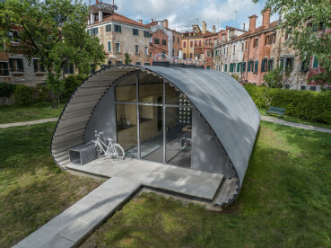Holcim + Norman Foster Foundation unveil homes for displaced people in the Venice Architecture Biennale