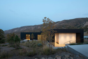 “Wabi-Sabi” residence and nature blend in harmony