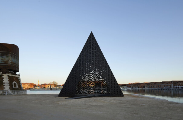 David Adjaye’s Kwaeε serves as a temporal device at Venice Architectural Biennale