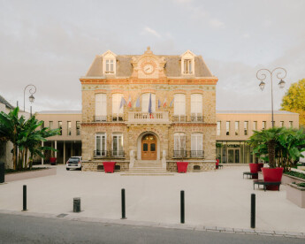 Graal architecture complete a unifying extension to the Villiers-le-Bel town hall