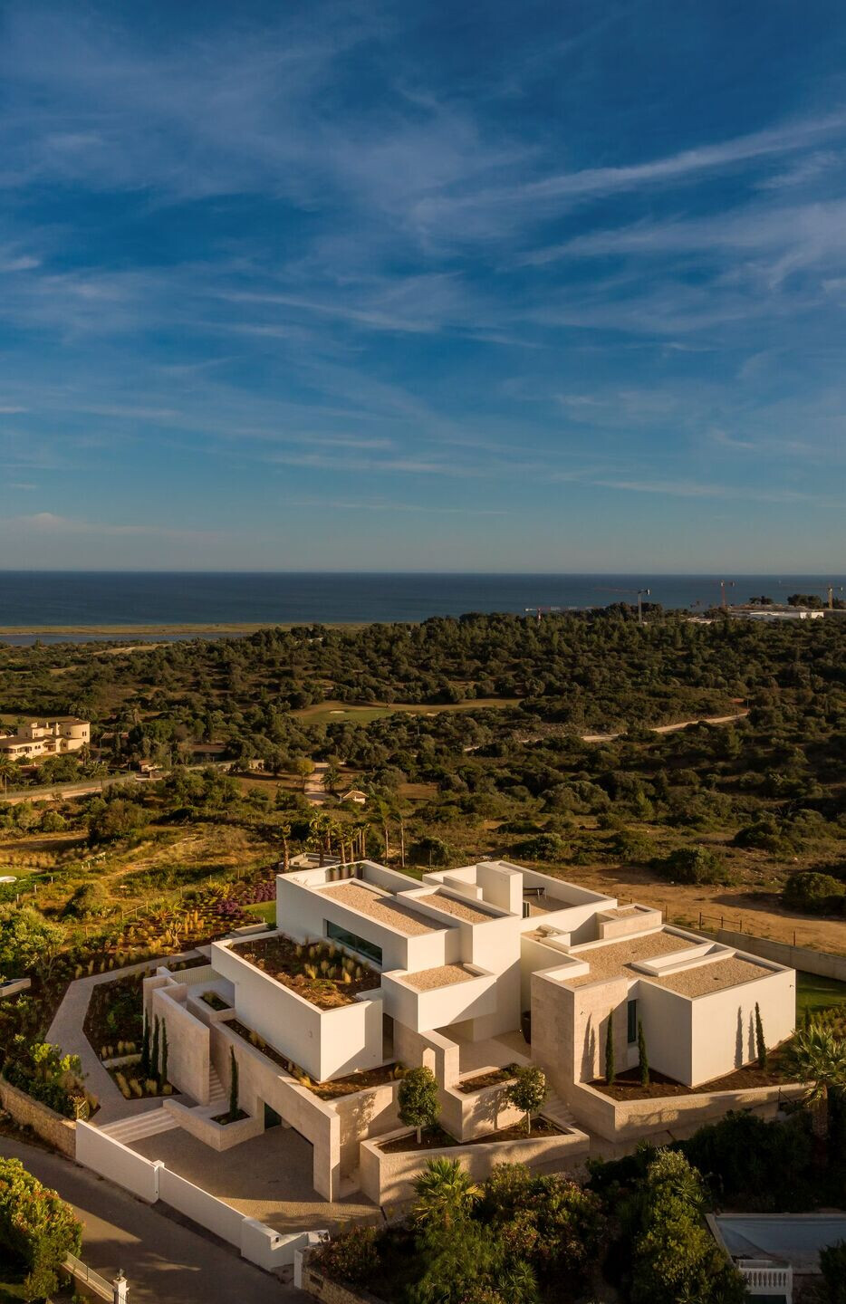 https://archello.com/story/125225/attachments/photos-videos/4 photo_credit © Fernando Guerra / FG+SG
