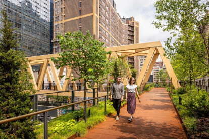 High Line-Moynihan Connector Opens in New York