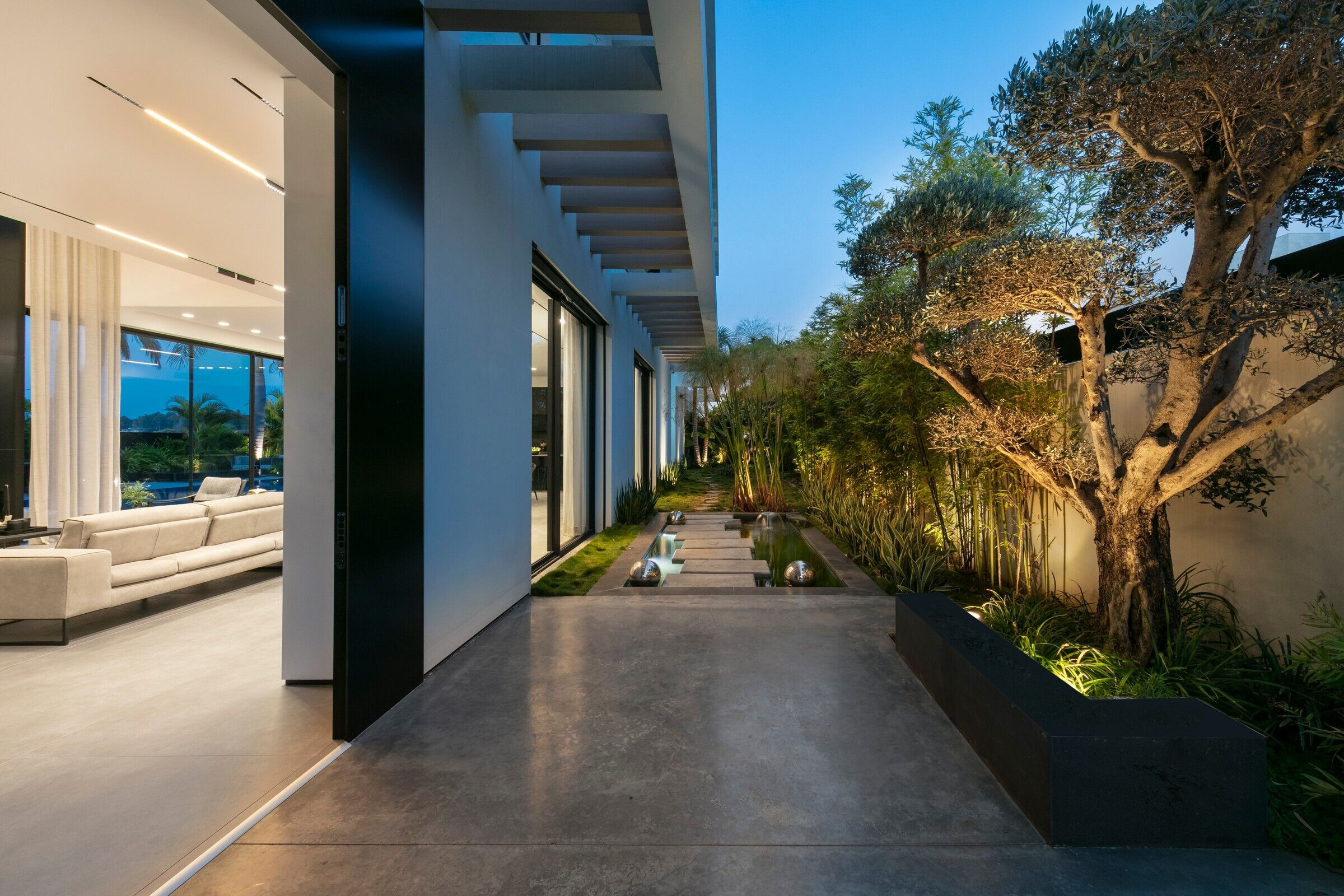 https://archello.com/story/126058/attachments/photos-videos/16 photo_credit Elad Gonen