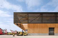 05-timber-hat-hall-part-canopy-industrial-building-rundzwei-architekten.jpeg