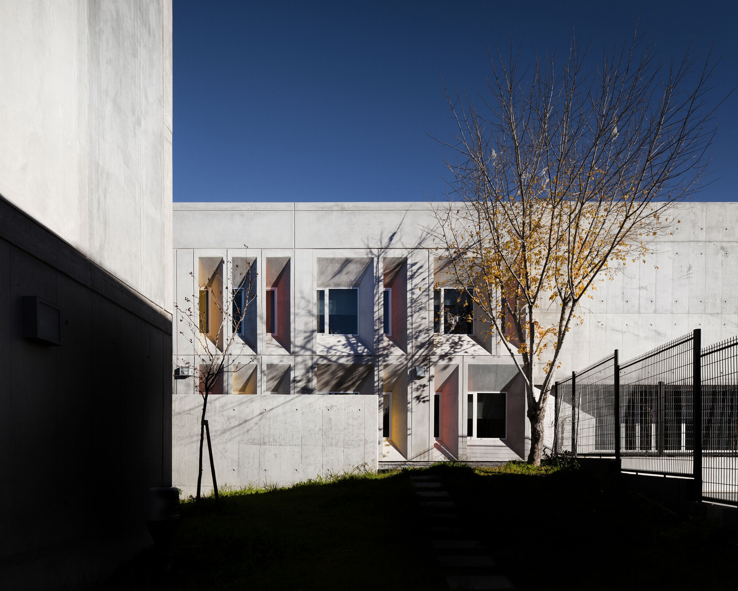 https://archello.com/story/126577/attachments/photos-videos/4 photo_credit Invisible gentleman