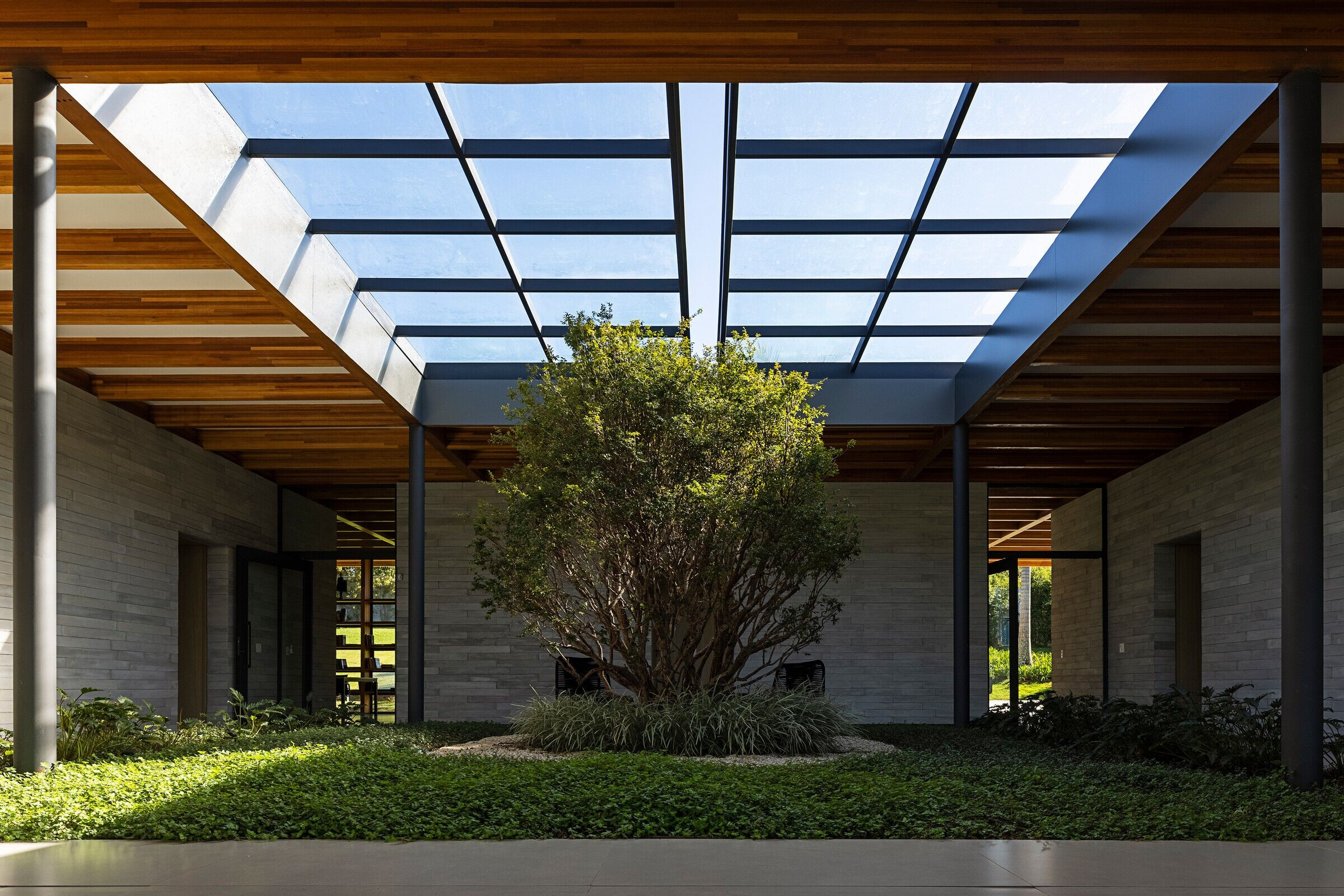 https://archello.com/story/126810/attachments/photos-videos/6 photo_credit Leonardo Finotti