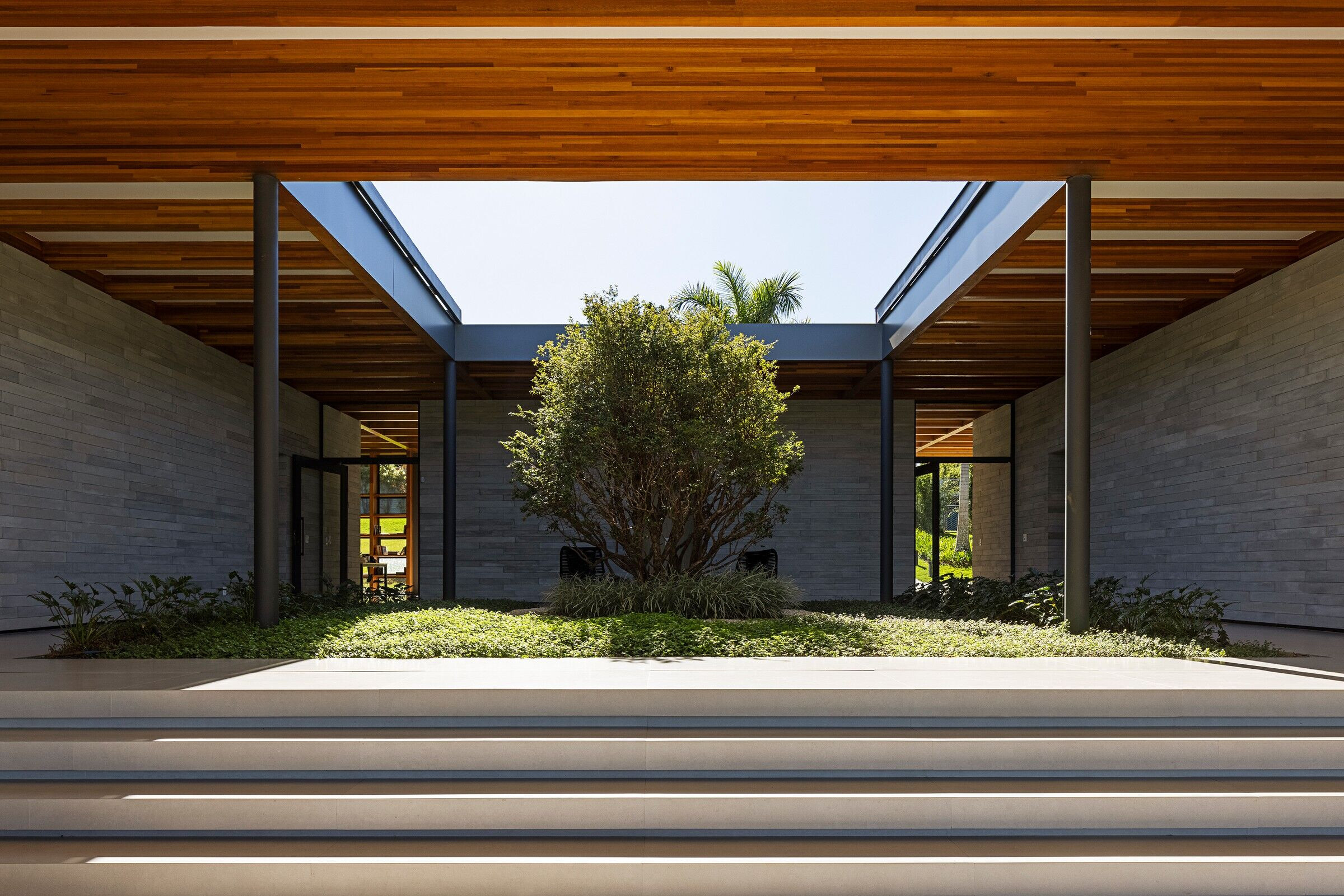 https://archello.com/story/126810/attachments/photos-videos/8 photo_credit Leonardo Finotti