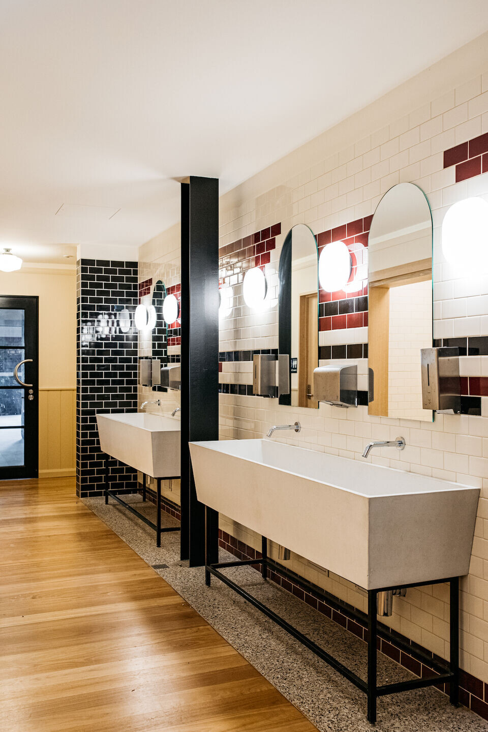 https://archello.com/story/127009/attachments/photos-videos/16 photo_credit Lean Timms
