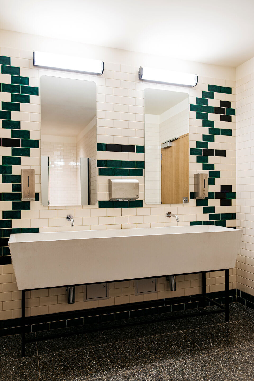 https://archello.com/story/127009/attachments/photos-videos/21 photo_credit Lean Timms