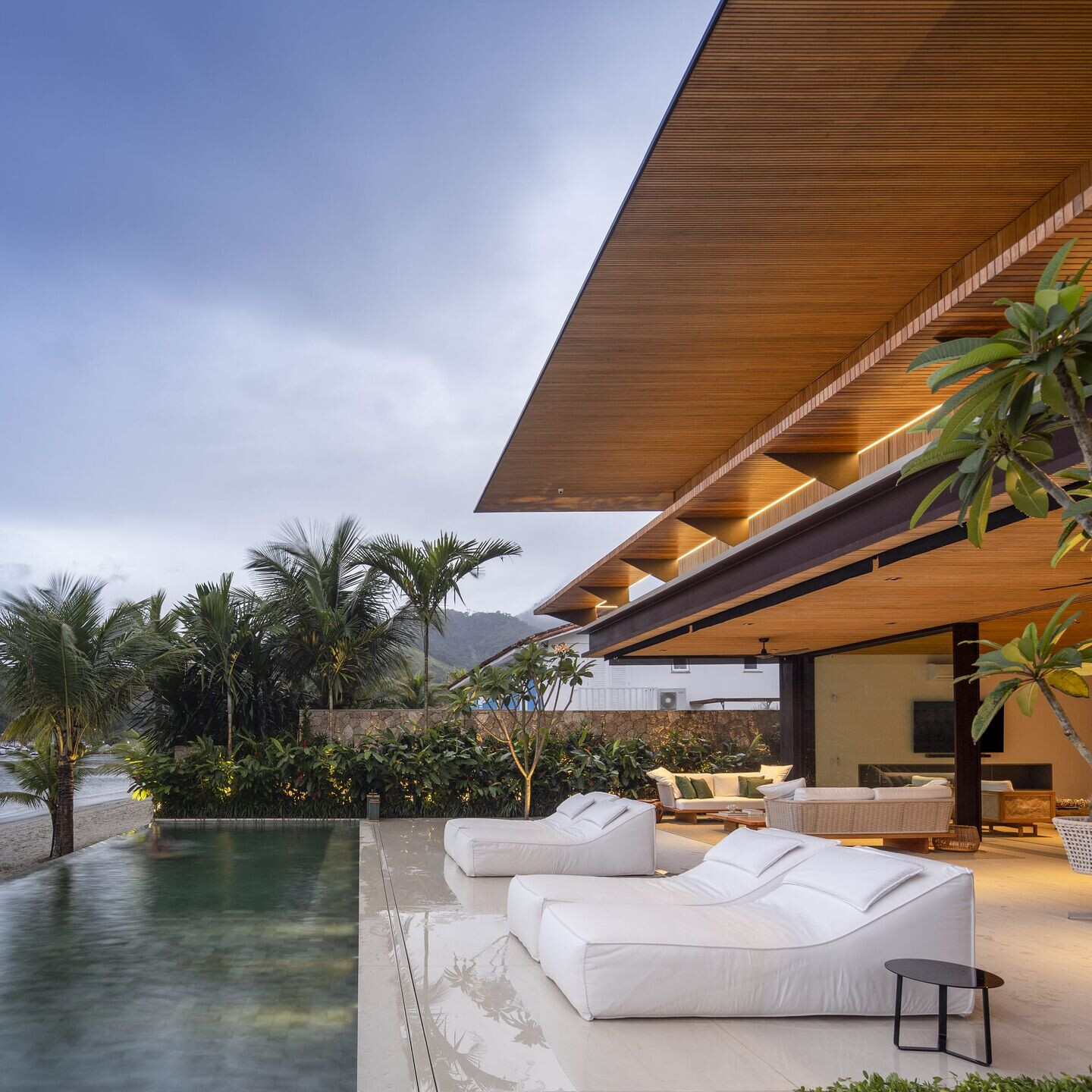 https://archello.com/story/127551/attachments/photos-videos/14 photo_credit Fernando Guerra