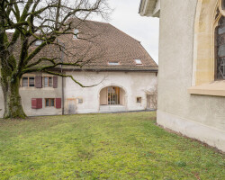 Conversion of a 1800s barn into two adjoining apt