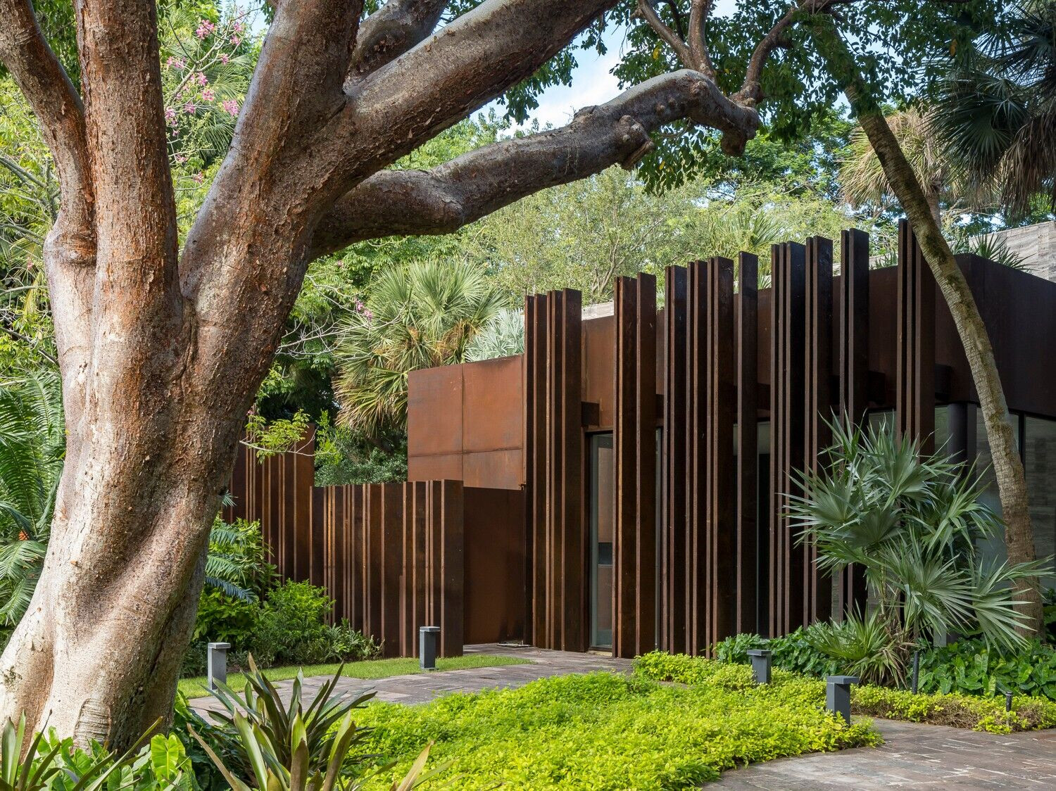 https://archello.com/story/127818/attachments/photos-videos/7 photo_credit Michael Stavaridis