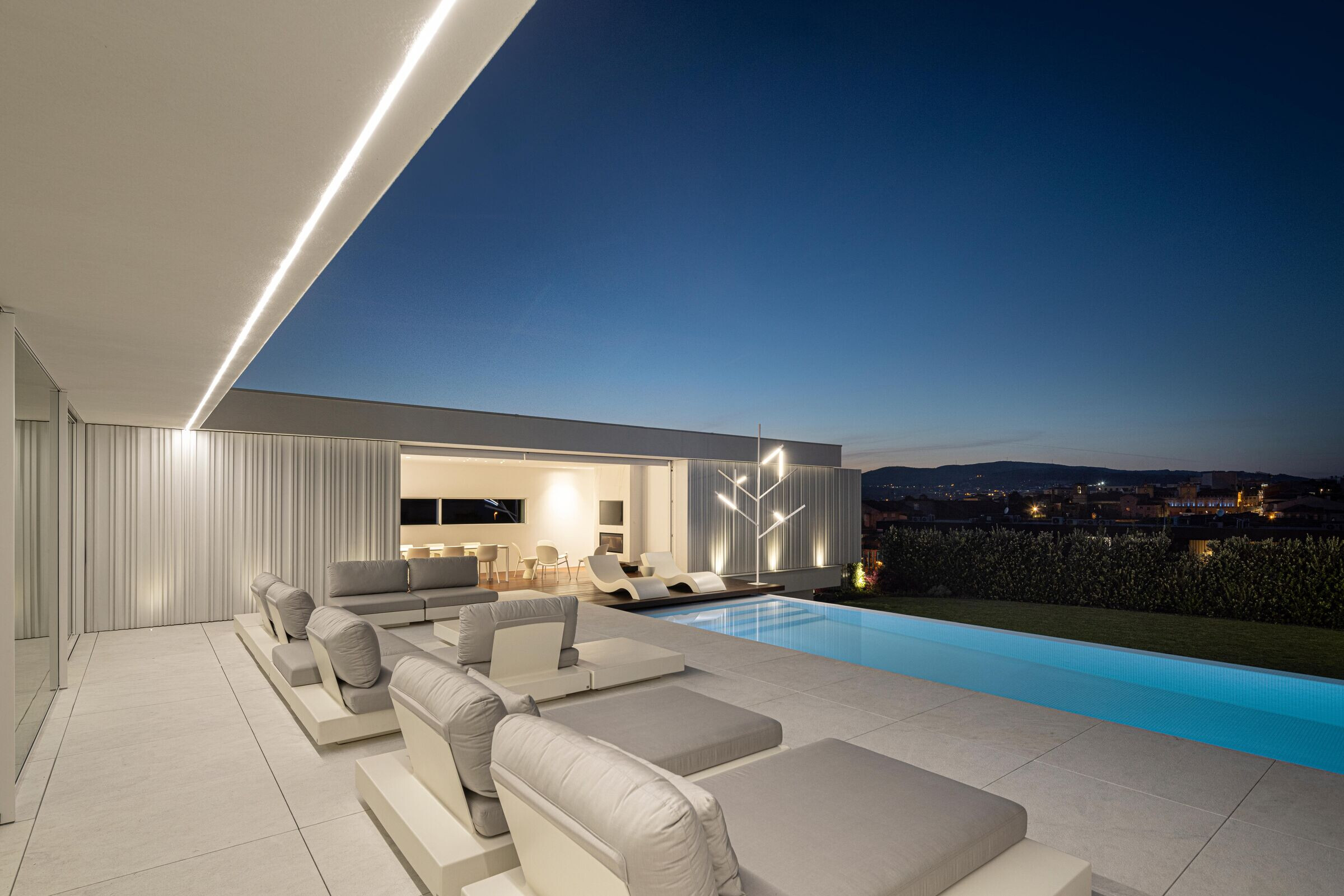 https://archello.com/story/128066/attachments/photos-videos/5 photo_credit Ivo Tavares Studio