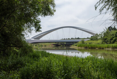 Zaha Hadid Architects complete the new 295-metre Jiangxi River Bridge