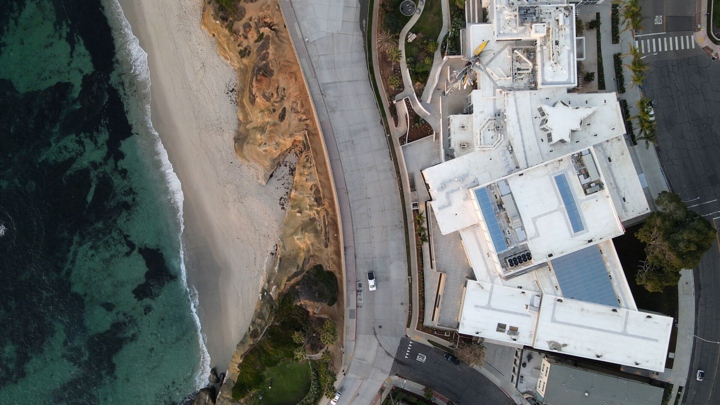 https://archello.com/story/128530/attachments/photos-videos/3 photo_credit Breadtruck Films courtesy of MCASD