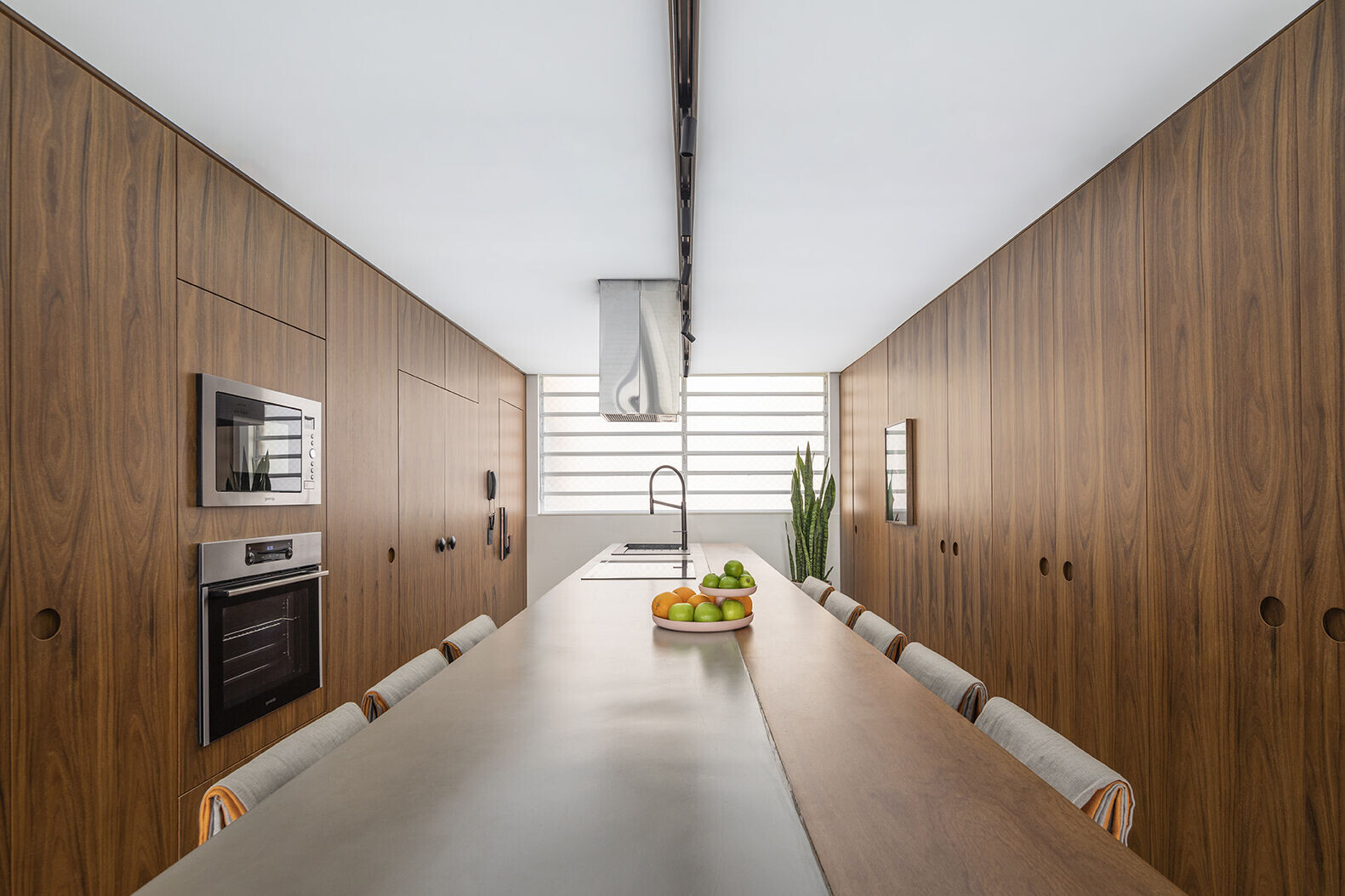 https://archello.com/story/128739/attachments/photos-videos/17 photo_credit Maíra Acayaba