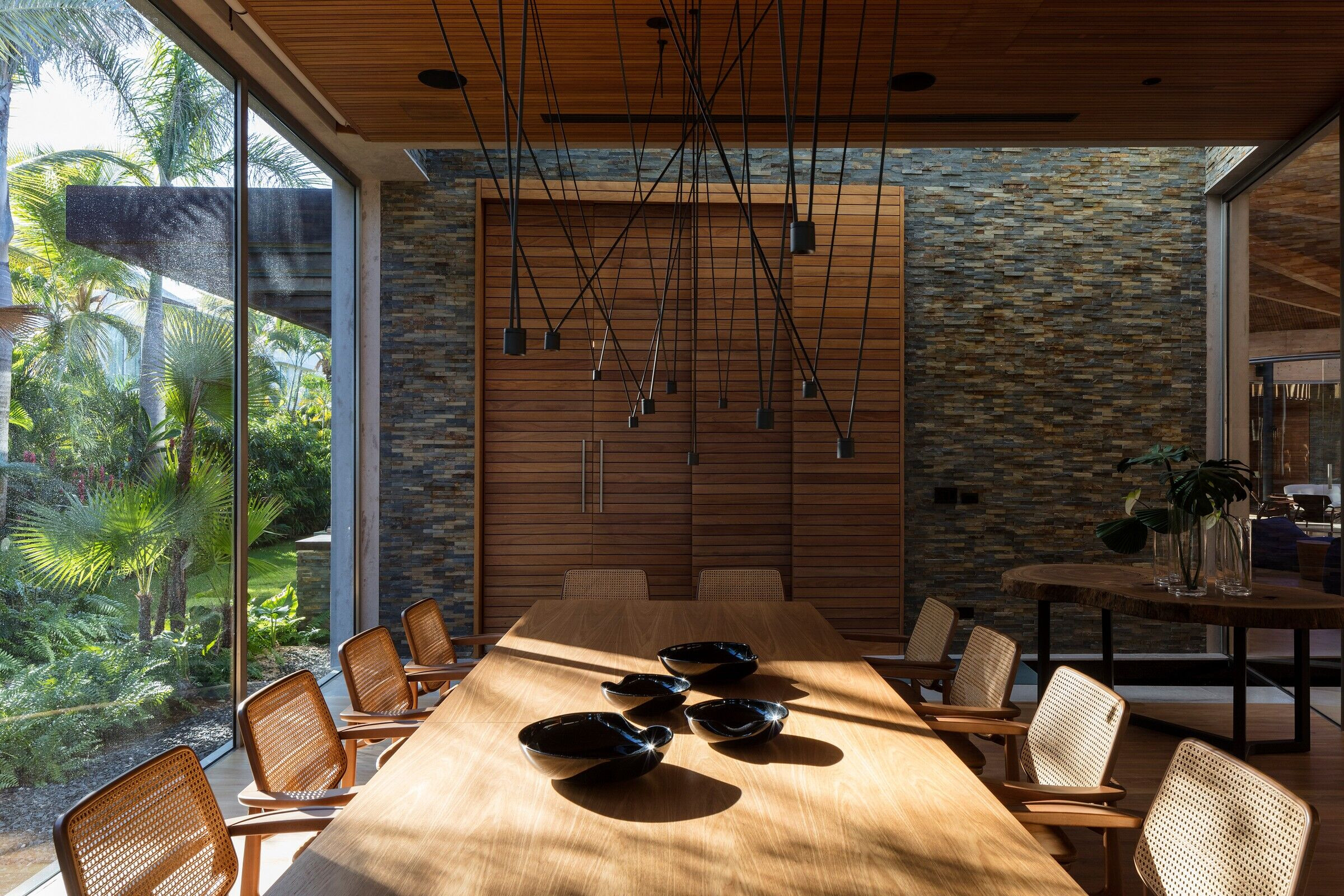 https://archello.com/story/129089/attachments/photos-videos/15 photo_credit Leonardo Finotti