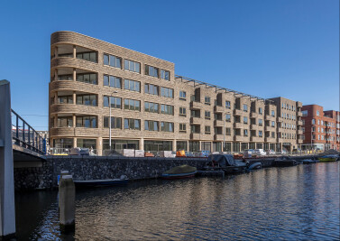 Larch: residential building in Amsterdam