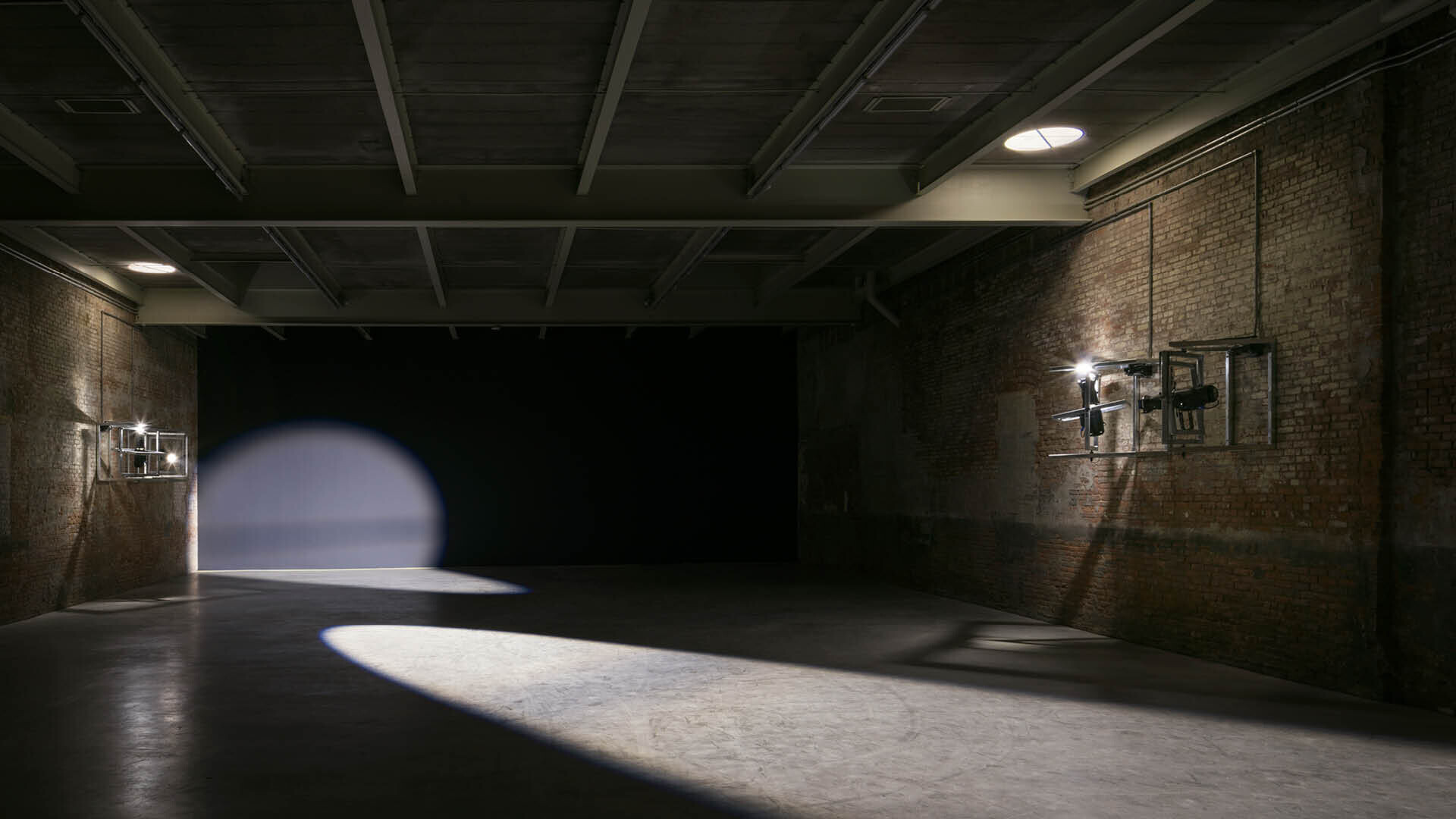 https://archello.com/story/130001/attachments/photos-videos/6 photo_credit Lucy Raven, Casters X-2 + X-3, 2021. Installation view, Dia Chelsea, New York City. © Lucy Raven. Photo: Bill Jacobson Studio, New York, courtesy Dia Art Foundation, New York