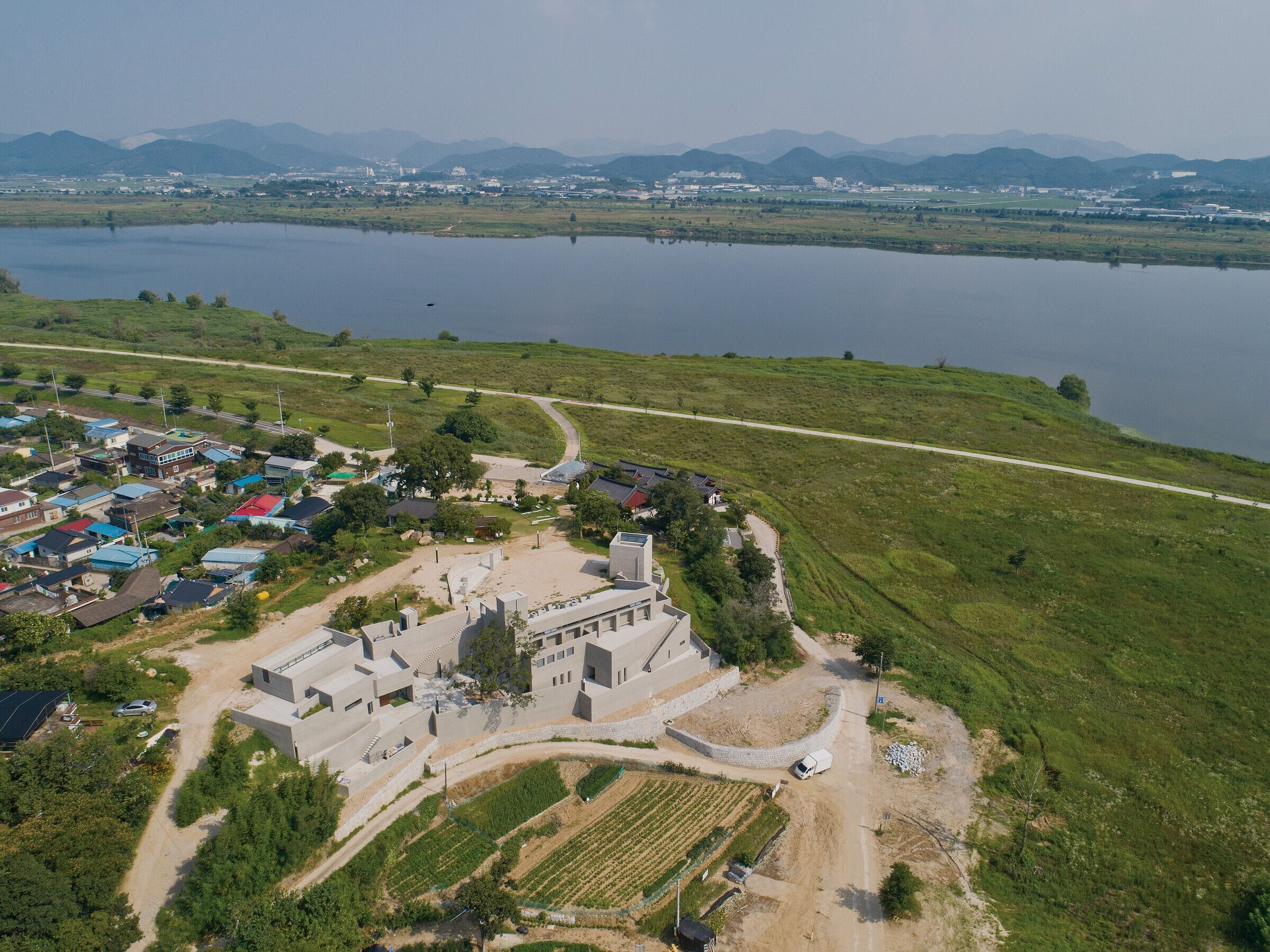 https://archello.com/story/130404/attachments/photos-videos/4 photo_credit JongOh Kim
